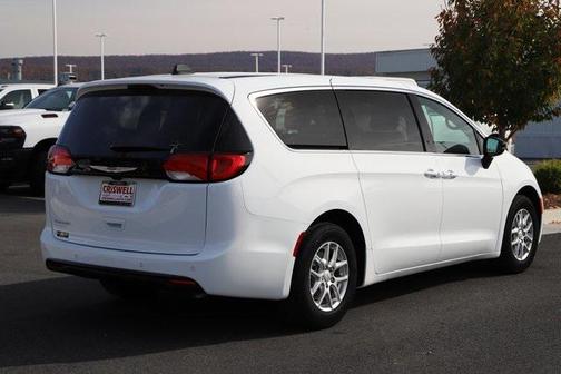 2026 Chrysler Voyager LX
