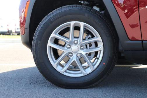 Velvet Red Pearlcoat 2026 Jeep Grand Cherokee Laredo