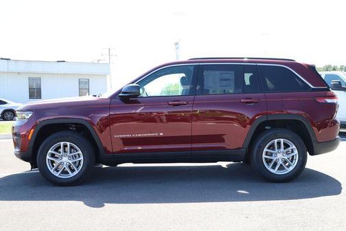 Velvet Red Pearlcoat 2026 Jeep Grand Cherokee Laredo
