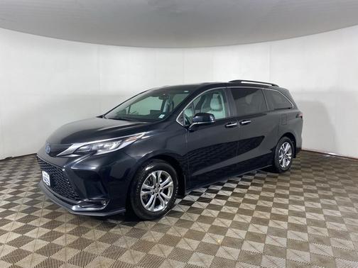 2022 Toyota Sienna XSE 7 Passenger