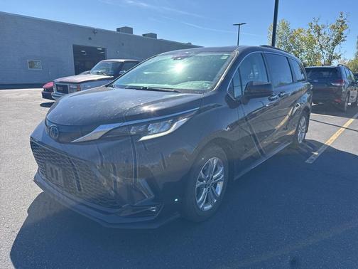 2022 Toyota Sienna XSE 7 Passenger