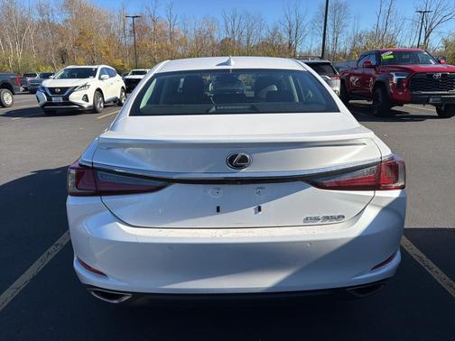 2023 Lexus ES 350 Base