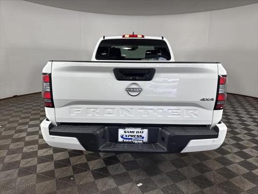 2025 Nissan Frontier SV