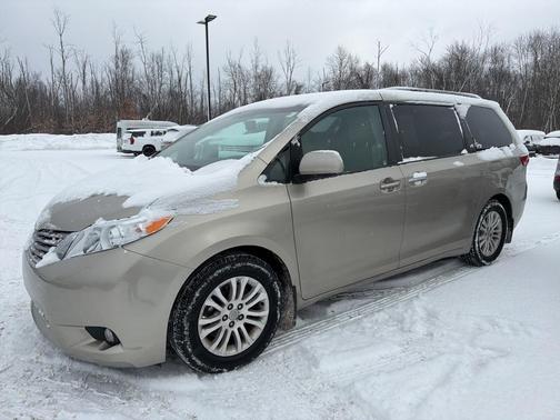 2017 Toyota Sienna XLE