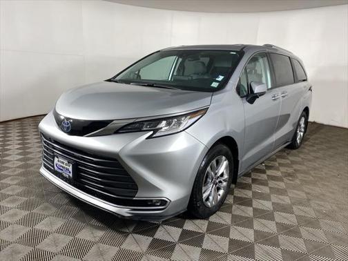 2023 Toyota Sienna Limited 7-Passenger