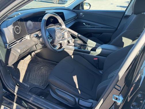 2025 Hyundai ELANTRA SEL