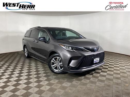 2022 Toyota Sienna XSE 7 Passenger