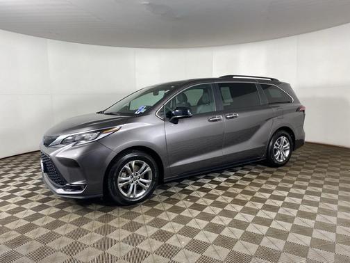 2022 Toyota Sienna XSE 7 Passenger