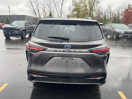 2022 Toyota Sienna XSE 7 Passenger