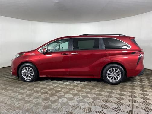 2022 Toyota Sienna XLE 7 Passenger