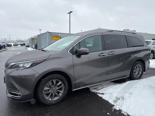 2024 Toyota Sienna XLE
