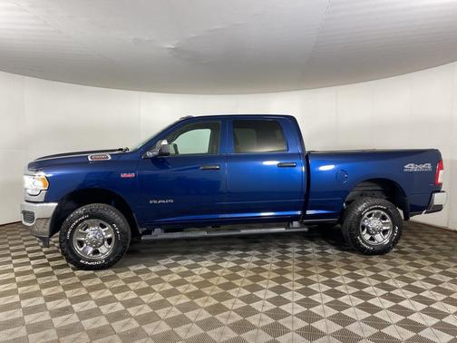 2022 RAM 2500 Tradesman Crew Cab 4x4 6'4' Box