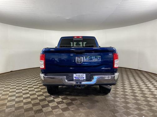 2022 RAM 2500 Tradesman Crew Cab 4x4 6'4' Box