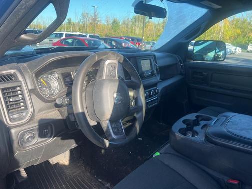 2022 RAM 2500 Tradesman Crew Cab 4x4 6'4' Box