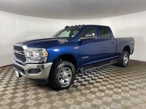2022 RAM 2500 Tradesman Crew Cab 4x4 6'4' Box