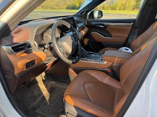 2020 Toyota Highlander Hybrid Platinum