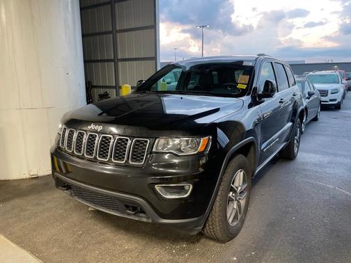 Photo 2 of 11 of 2020 Jeep Grand Cherokee Laredo