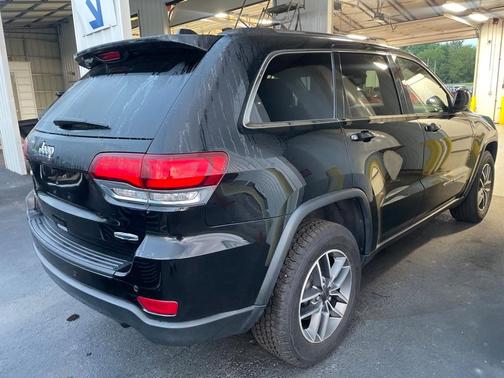 Photo 4 of 11 of 2020 Jeep Grand Cherokee Laredo