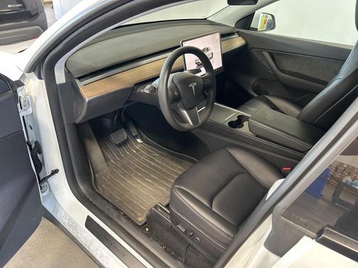2022 Tesla Model Y Long Range Dual Motor All-Wheel Drive