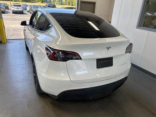 2022 Tesla Model Y Long Range Dual Motor All-Wheel Drive