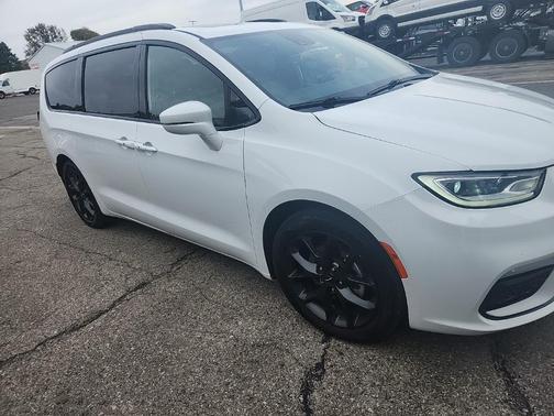 2021 Chrysler Pacifica Touring L