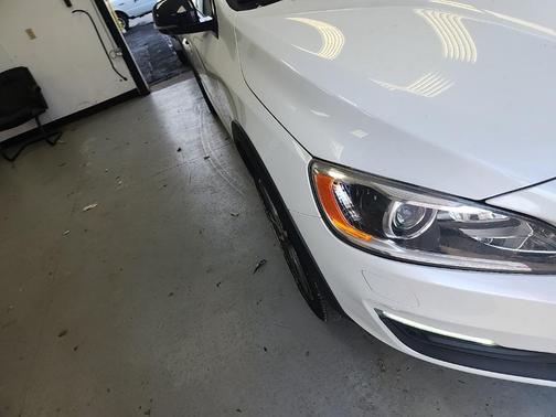 2016 Volvo V60 Cross Country T5 Platinum
