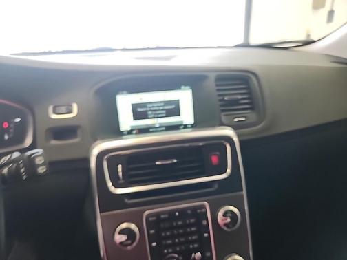 2016 Volvo V60 Cross Country T5 Platinum