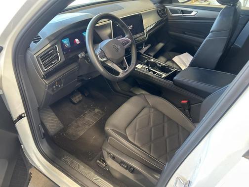 2024 Volkswagen Atlas Cross Sport 2.0T SE w/Technology 4MOTION