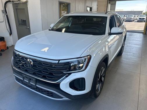 2024 Volkswagen Atlas Cross Sport 2.0T SE w/Technology 4MOTION