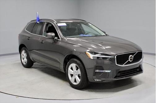 2022 Volvo XC60 B5 Momentum