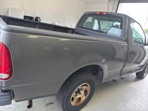 2004 Ford F-150 Heritage XL