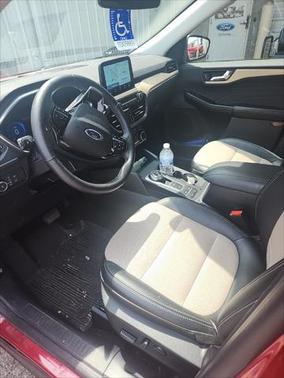 2022 Ford Escape Titanium