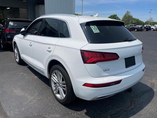 Photo 2 of 4 of 2018 Audi Q5 2.0T Prestige