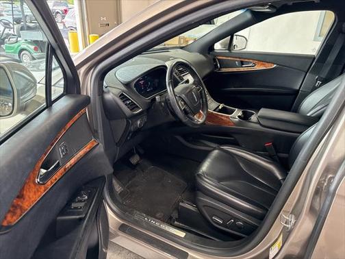 2019 Lincoln Nautilus Select