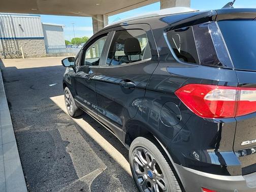 Photo 3 of 8 of 2018 Ford EcoSport Titanium