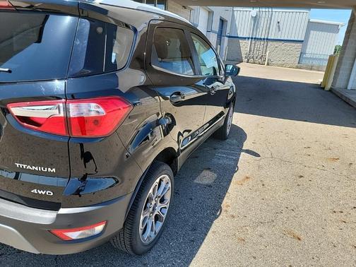 Photo 4 of 8 of 2018 Ford EcoSport Titanium