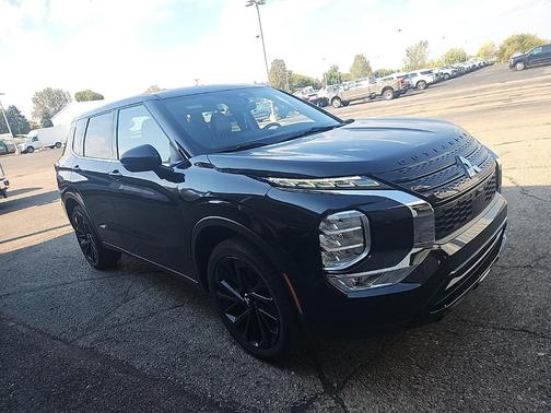2024 Mitsubishi Outlander SE Black Edition w/Pano Roof S-AWC