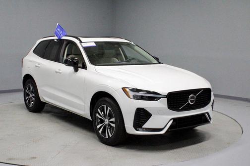 2024 Volvo XC60 B5 Core Dark Theme