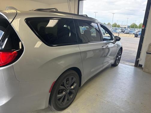 2018 Chrysler Pacifica Touring-L Plus
