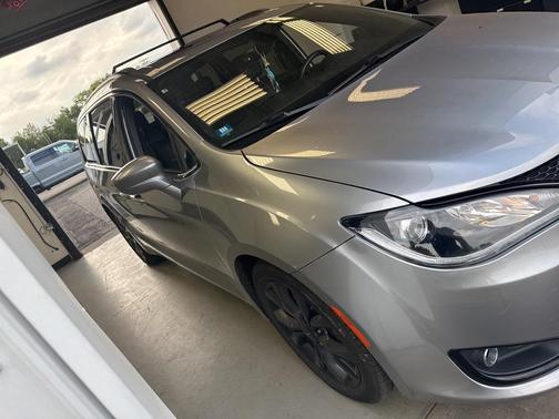 2018 Chrysler Pacifica Touring-L Plus