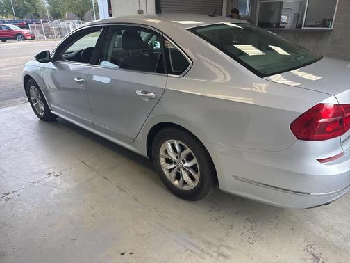 2016 Volkswagen Passat 1.8T S