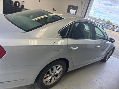 2016 Volkswagen Passat 1.8T S