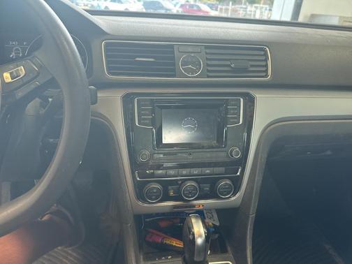 2016 Volkswagen Passat 1.8T S