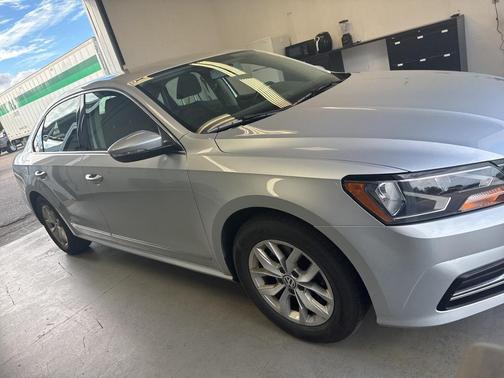 2016 Volkswagen Passat 1.8T S