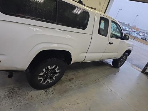 2017 Toyota Tacoma SR