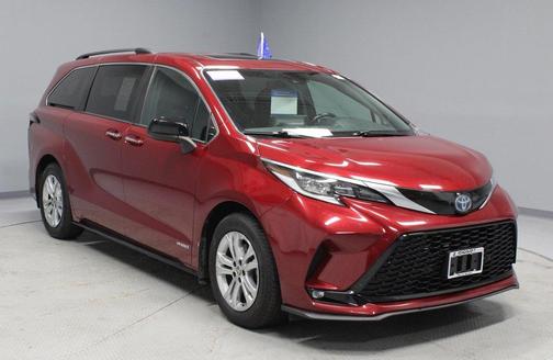 2021 Toyota Sienna XSE 7 Passenger