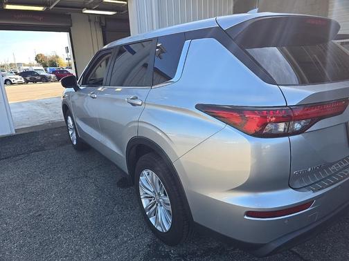 2022 Mitsubishi Outlander ES 2.5 S-AWC