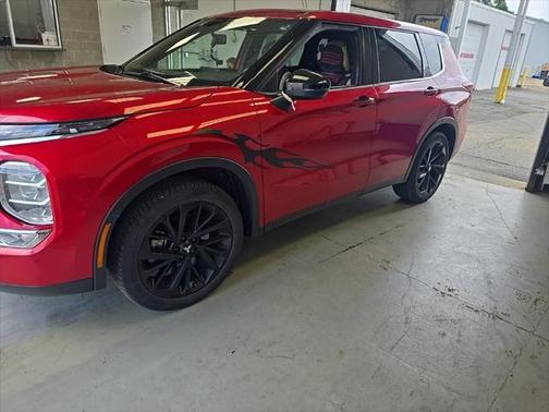 2022 Mitsubishi Outlander Black Edition 2WD