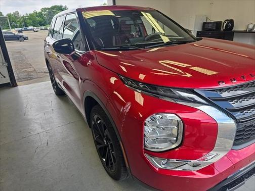 2022 Mitsubishi Outlander Black Edition 2WD