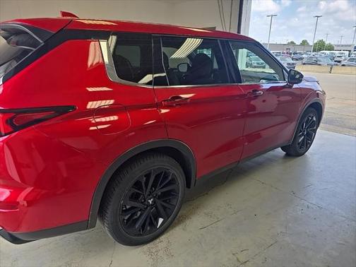 2022 Mitsubishi Outlander Black Edition 2WD